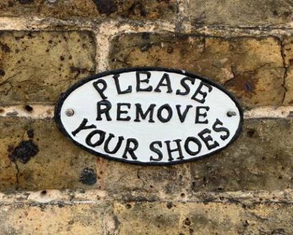 please remove shoes sign